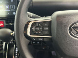 運転中、オーディオの操作をしてて、ハッとしたことはありませんか?ステアリングスイッチは、運転中でもハンドルでオーディオの操作が可能です。安全なドライブをサポートします。