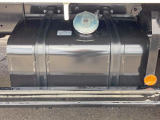 燃料タンクは100Lです。