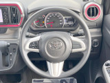 インテリアに合わせたデザインのステアリングは、運転される方のことも考え、運転しやすい形状、大きさです。是非一度、実際に触ってお確かめください。