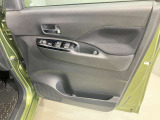 【運転席ドア】収納ポケットが付いているので運転席周りもスッキリ保てます★