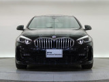 【キドニーグリル】BMWの代名詞。一目見ただけでBMWであると認識できる確固たるアイコンとして存在感を放ちます。