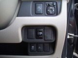 運転席の右下にスイッチ類がまとめられています。