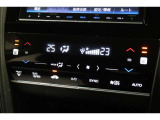 運転席と助手席の温度設定の変更が可能な左右独立タイプのデュアルエアコンです♪♪♪暑がりな人・寒がりな人も誰もが車内を快適にお過ごしいただけます♪♪♪