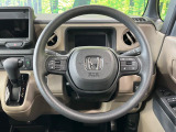 インテリアに合わせたデザインのステアリングは、運転される方のことも考え、運転しやすい形状、大きさです。是非一度、実際に触ってお確かめください。