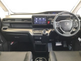 広びろとした視界が運転にゆとりを広げます。