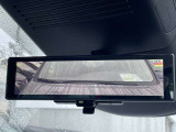 スマートルームミラーになっています 8人乗車時でも後方確認ができます