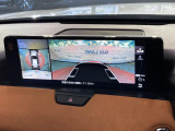 【マルチテレインモニター】車のフロントやサイドのカメラ画像を同時にモニター表示することで、悪路や狭い道を走行時でも周囲の状況確認ができ安心!本格SUVにうれしい装備です♪