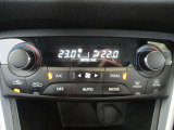 左右分離型のデュアルオートエアコンを装備しています!!運転席と助手席でそれぞれお好みの温度設定が可能で、全席にも最適な空調をお届けします♪エアコンフィルターの交換や、エアコン内部洗浄も承ります☆
