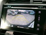 バックカメラの画像です。ガイドラインがスムースな車庫入れをサポートいたします。車庫入れの安心感がアップしますね。