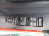 電動格納ミラー! スイッチひとつでミラーを畳めます。