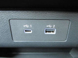 USB充電専用電源ソケットも付いています。モバイル機器などの充電専用
