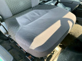 運転席シートにヘタリがあります。