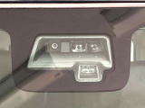 【スズキ セーフティサポート】走行中に前方の車両等を認識し、衝突しそうな時は警報とブレーキで衝突回避と被害軽減をアシスト。より安全にドライブをお楽しみいただけます。