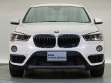 【キドニーグリル】BMWの代名詞。一目見ただけでBMWであると認識できる確固たるアイコンとして存在感を放ちます。