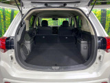 【パワーバックドア】スマートキーや運転席のボタンを押すだけでリアゲートが自動で開閉します!荷物を持っている時や、高い位置にあるバックドアを閉める際に便利な機能です♪