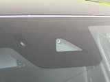 【i-ACTIVESENSE】走行中に前方の車両等を認識し、衝突しそうな時は警報とブレーキで衝突回避と被害軽減をアシスト。より安全にドライブをお楽しみいただけます。