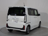 プライバシーガラスが装備されています。外を見るときには気にならずに、後方車両からは車内が見えにくい設計です、周りを気にせず、快適に運転できますよ。
