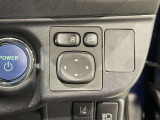 電動格納式ドアミラー付き。駐車場へ停めた時に、ボタン一つで左右のドアミラーをたたむ事ができます。