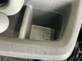 ドリンクホルダー/小物入れにもなって便利です