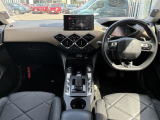 フランス車ならではのオシャレな内装がオススメです!