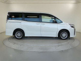 両側パワースライドドア付きだから、狭い駐車スペースなどでの 乗り降りラクラク!小さなお子さまのいるご家庭には嬉しい装備。