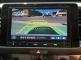 バック時目視しにくいクルマの周囲をカメラで映し出し、安全・安心駐車をサポート♪バックの苦手な方も後ろがハッキリ見えるので安心ですよ♪