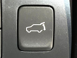 【パワーバックドア】スマートキーや運転席のボタンを押すだけでリアゲートが自動で開閉します!荷物を持っている時や、高い位置にあるバックドアを閉める際に便利な機能です♪