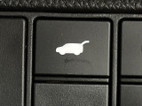 【パワーバックドア】スマートキーや運転席のボタンを押すだけでリアゲートが自動で開閉します!荷物を持っている時や、高い位置にあるバックドアを閉める際に便利な機能です♪