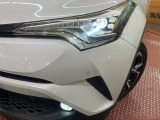 【シーケンシャルターンランプ付きLEDヘッドライト】人気の『流れるウィンカー』付きのLEDヘッドライトを装備♪高級感はもちろん、点灯時は存在感たっぷりで他車からも認識されやすく安心です。