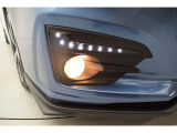 日中でも点灯しフロントビューにもアクセントとなっているLEDデイライナー。不要な際は車内よりスイッチにて消灯できます。