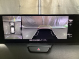 狭い場所での駐車やすれ違いなどでより的確な運転操作に役立つ360&deg;ビューモニターが装備されています。
