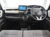 ◆視界広々で非常に運転しやすくロングドライブでも疲れを感じさせないすっきりとまとまったインパネ周りです。