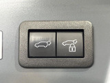 【パワーバックドア】スマートキーや運転席のボタンを押すだけでリアゲートが自動で開閉します!荷物を持っている時や、高い位置にあるバックドアを閉める際に便利な機能です♪
