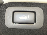 【パワーバックドア】スマートキーや運転席のボタンを押すだけでリアゲートが自動で開閉します!荷物を持っている時や、高い位置にあるバックドアを閉める際に便利な機能です♪