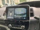 アラウンドビューモニター。上空から見下ろしたような映像が映し出されるので、駐車をスムースに行えます。