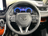 【純正革巻きステアリング】上質な革を使用することで、手にしっかり馴染みとても運転しやすいハンドルです♪