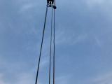 クレーンのワイヤーに捩れがあります。