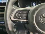 ステアリングにオーディオ操作スイッチが付いています。オーディオ画面に直接タッチしなくても操作が出来ますので、運転に集中できます。
