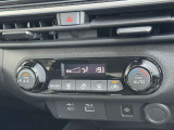 エアコンはオートエアコンです(*&rsquo;&omega;&rsquo;*)温度調節も細かくできるので車内を快適な温度にできますよ☆人気の装備です☆