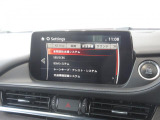 こちらのお車には先進安全装備が多数搭載されています。衝突被害を回避あるいは軽減するためのブレーキや、後方死角からの接近警報、車線逸脱を防止する警報装置など、詳しくはスタッフまでお尋ねください。