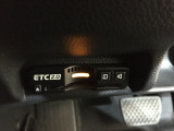ETC付。高速道路の料金所はキャッシュレスで通過です。サービスエリア等にあるスマートインターの出入りも利用可能でとっても便利。ご納車後すぐにお使い頂けるようセットアップしてのお渡しとなります。