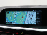 【純正ナビゲーション】BMWのナビゲーションは操作性も良く、詳細な地図情報と交通状況を見やすく表示し、快適なドライビングをサポートしながら目的地までナビゲートします