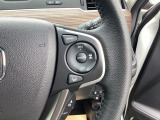 Hondaセンシングの機能のひとつ、アダプティブクルーズコントロール付!アクセルから足を離しても設定したスピードと前車との車間を保ち走行してくれます!車線維持もアシスト☆高速道路で疲労軽減ですね☆