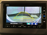 リバースギアに入れるだけで後方の表示へ切り替わります。夜間や雨の日の駐車も楽になりますよ。