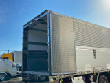 リヤドア裏側にウロコステンが張られています。(運転席側)