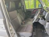 運転席シート廻りは使用感も少なく、良好な状態となっています。丁寧に使われていたことがよくわかりますね。