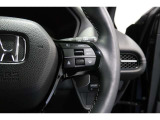 Hondaセンシングの機能のひとつ、アダプティブクルーズコントロール付!アクセルから足を離しても設定したスピードと前車との車間を保ち走行してくれます!車線維持もアシスト☆高速道路で疲労軽減ですね☆