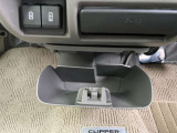 いろいろな所に小物入れがついていて便利です。