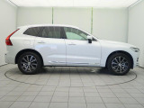 当店の認定中古車(VOLVO APPROVED CAR)はメーカー基準の車齢・走行に応じた内外装・機関の176項目もの項目に厳密な点検を実施。すべての基準を満たした自信を持ってお届けする中古車です。