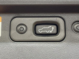 【パワーバックドア】スマートキーや運転席のボタンを押すだけでリアゲートが自動で開閉します!荷物を持っている時や、高い位置にあるバックドアを閉める際に便利な機能です♪